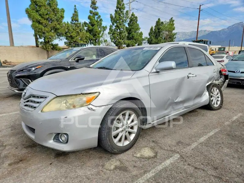 2011 Toyota CAMRY фото