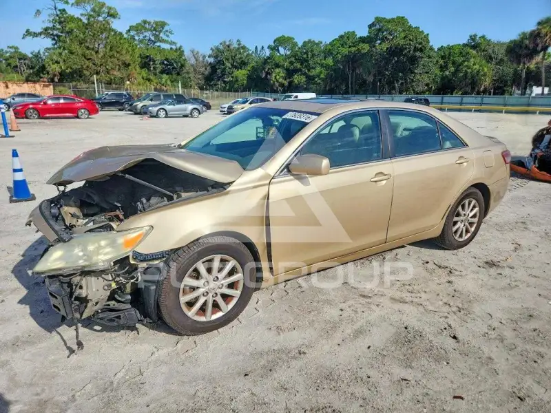 2011 Toyota CAMRY фото