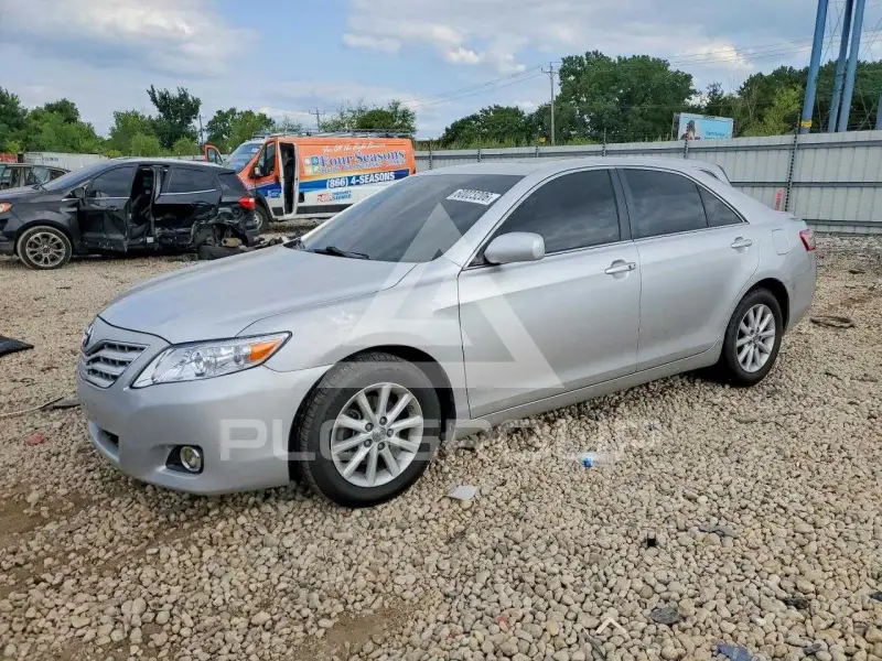 2011 Toyota CAMRY фото