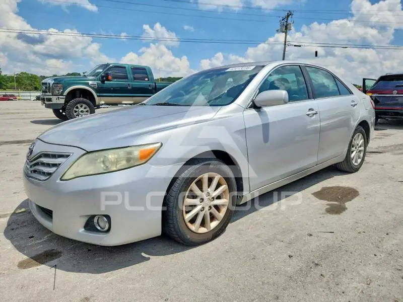 2011 Toyota CAMRY фото