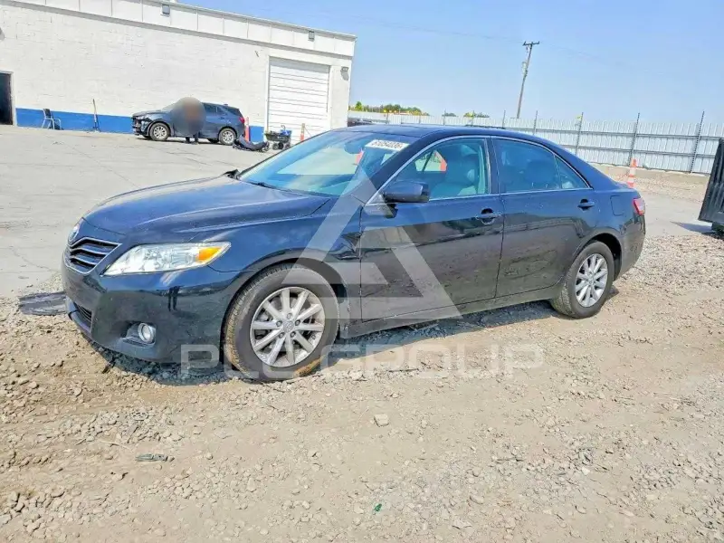 2011 Toyota CAMRY фото