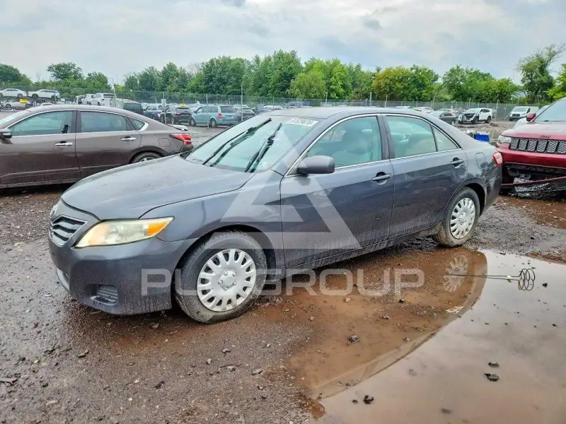 2011 Toyota CAMRY фото
