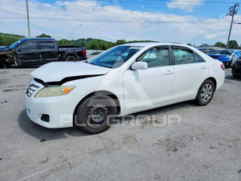 2011 Toyota CAMRY фото