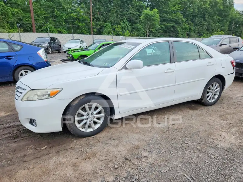 2011 Toyota CAMRY фото