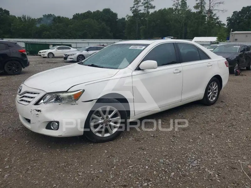2011 Toyota CAMRY фото