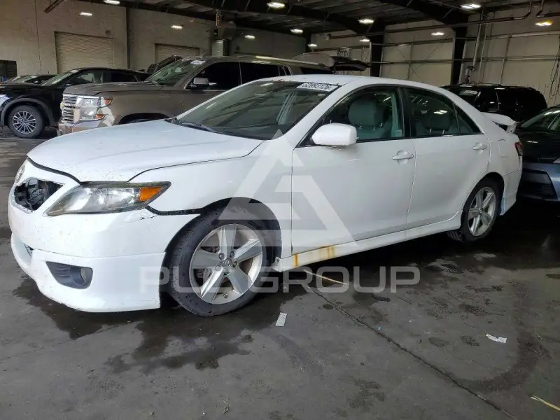 2011 Toyota CAMRY фото