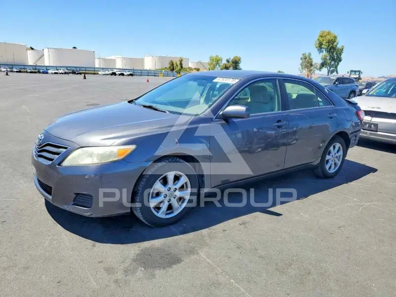 2011 Toyota CAMRY фото