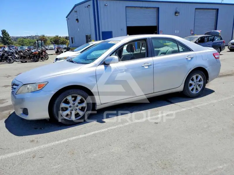 2011 Toyota CAMRY фото