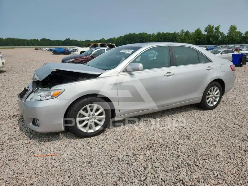 2011 Toyota CAMRY фото