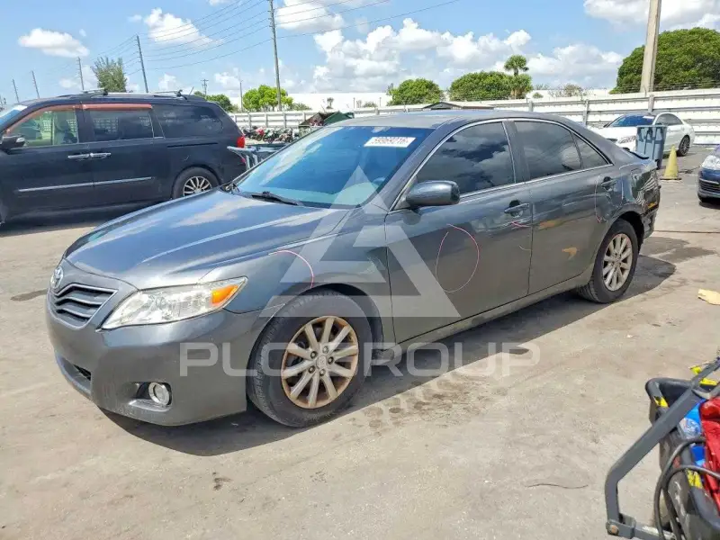 2011 Toyota CAMRY фото