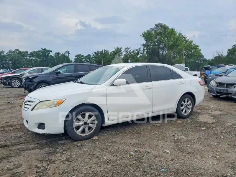2011 Toyota CAMRY фото