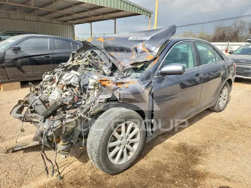 2011 Toyota CAMRY фото