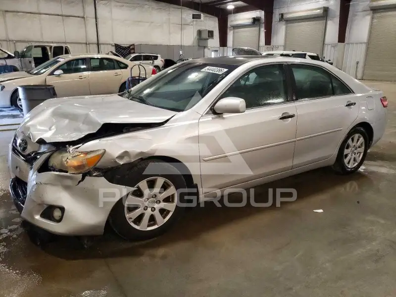 2011 Toyota CAMRY фото