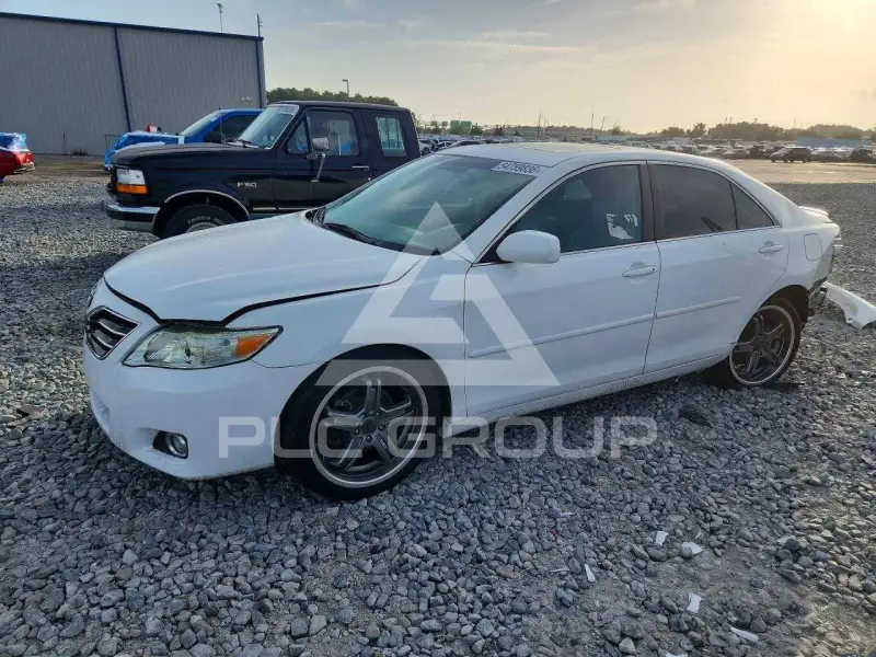 2011 Toyota CAMRY фото