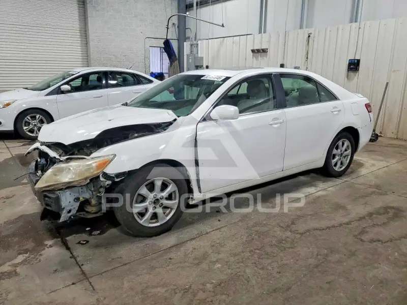 2011 Toyota CAMRY фото