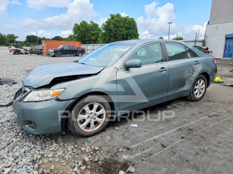 2011 Toyota CAMRY фото