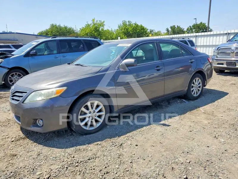 2011 Toyota CAMRY фото