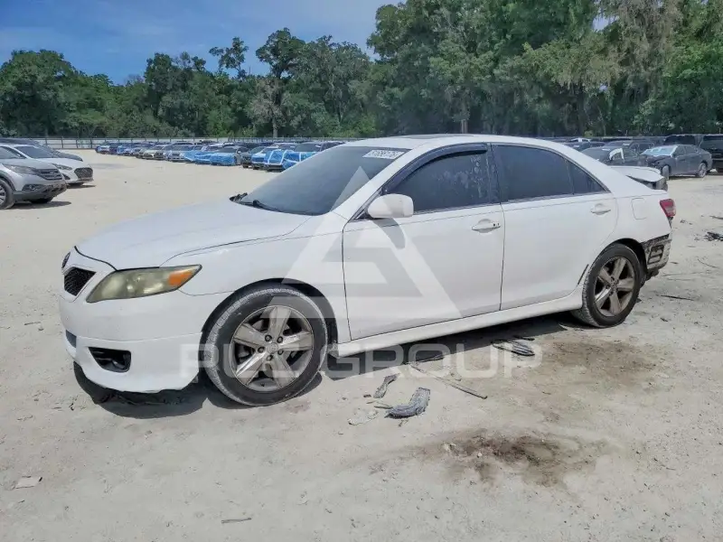 2011 Toyota CAMRY фото