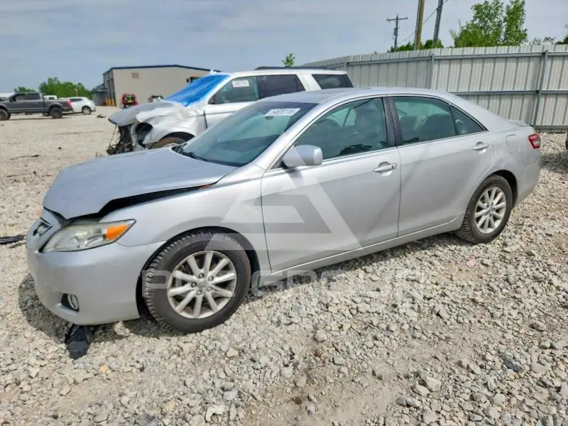 2011 Toyota CAMRY фото