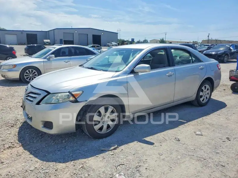 2011 Toyota CAMRY фото