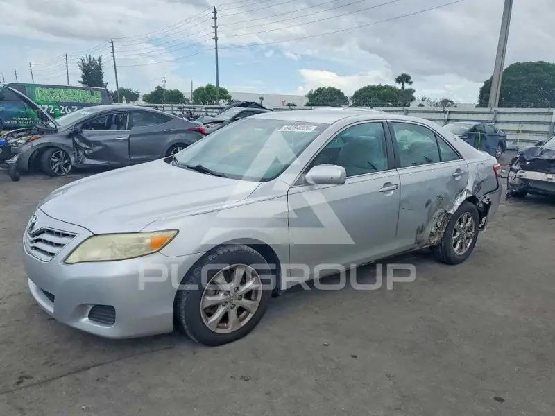 2011 Toyota CAMRY фото