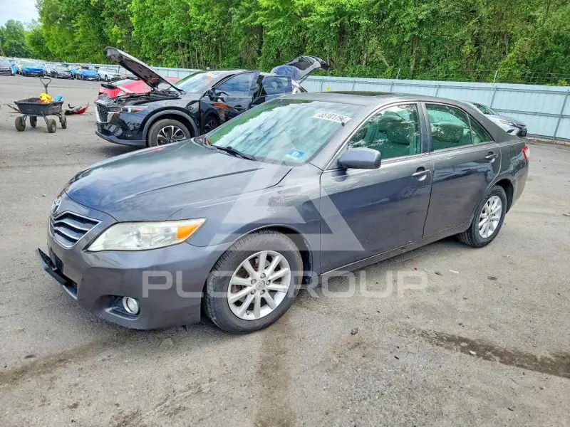2011 Toyota CAMRY фото