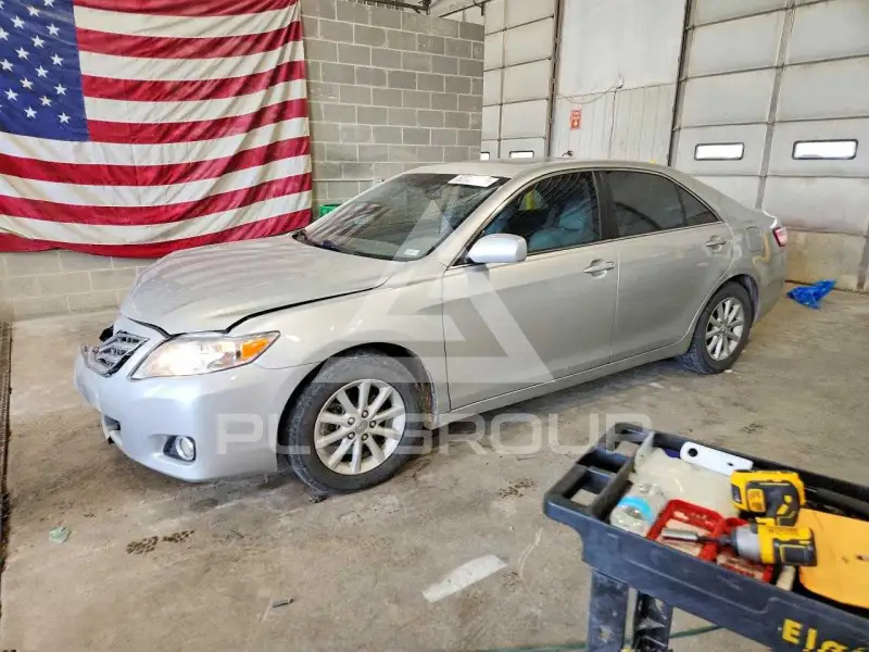2011 Toyota CAMRY фото