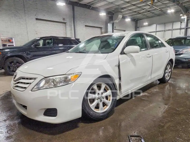 2011 Toyota CAMRY фото