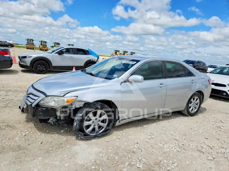 2011 Toyota CAMRY фото