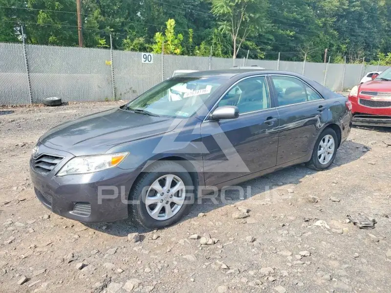 2011 Toyota CAMRY фото