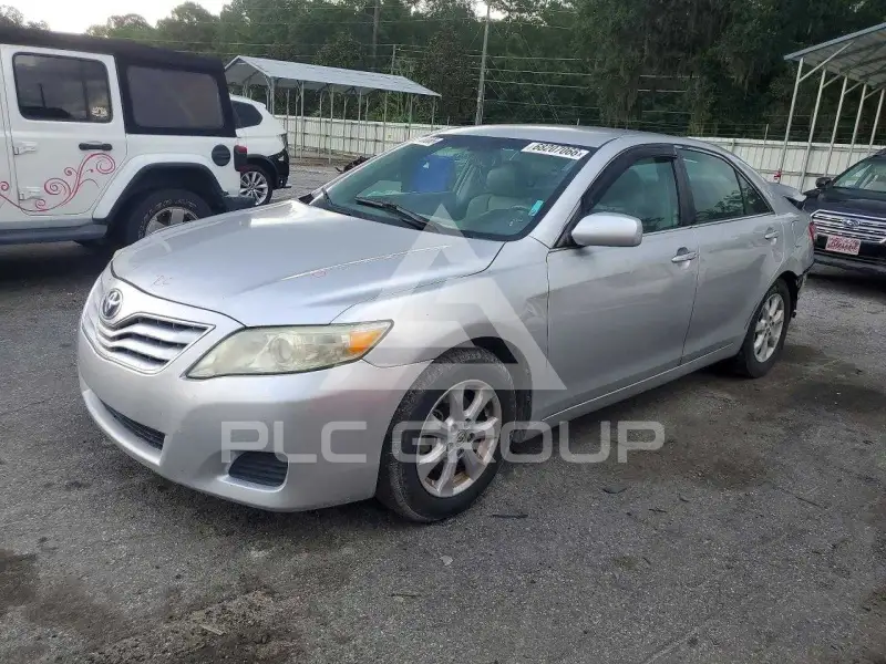 2011 Toyota CAMRY фото