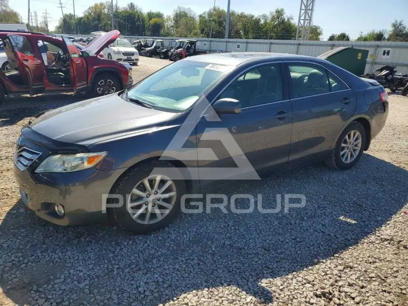 2011 Toyota CAMRY фото