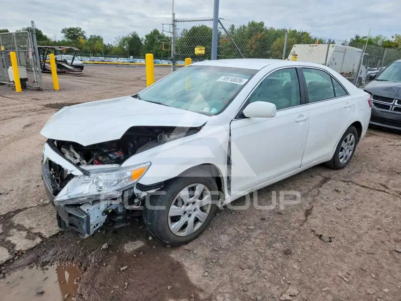 2011 Toyota CAMRY фото