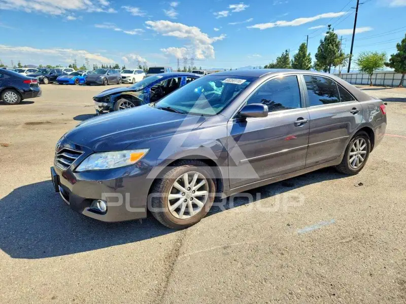 2011 Toyota CAMRY фото