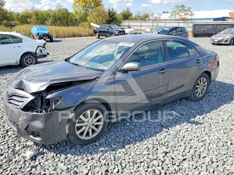 2011 Toyota CAMRY фото