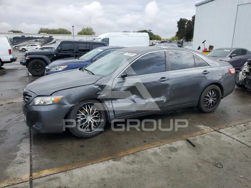 2011 Toyota CAMRY фото