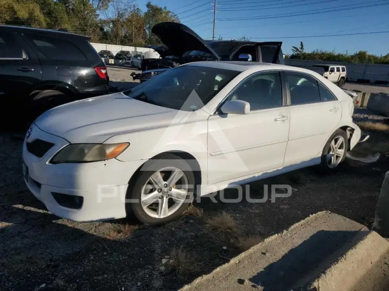 2011 Toyota CAMRY фото