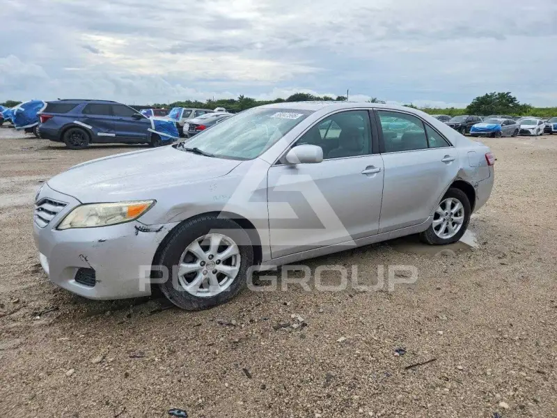 2011 Toyota CAMRY фото