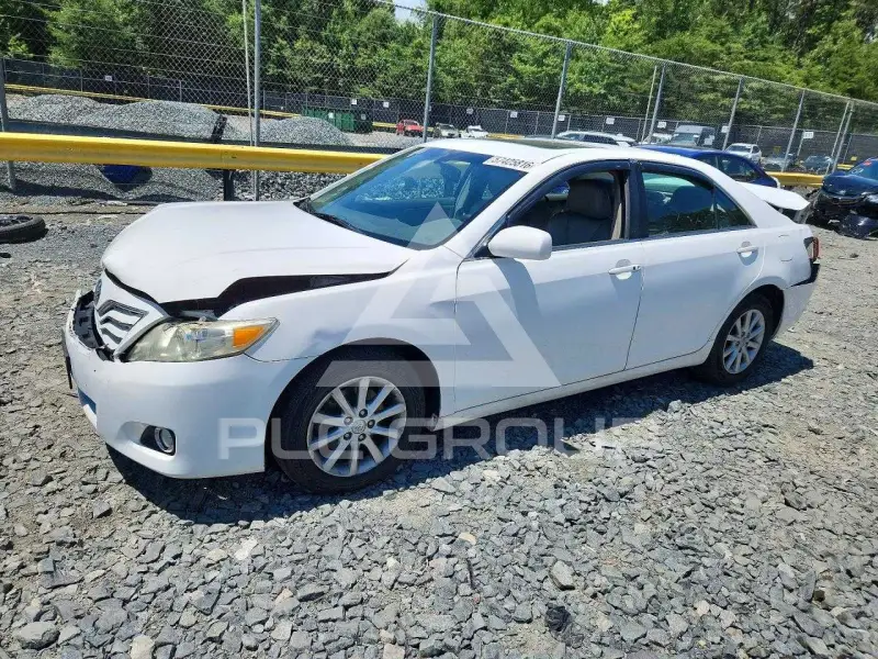 2011 Toyota CAMRY фото