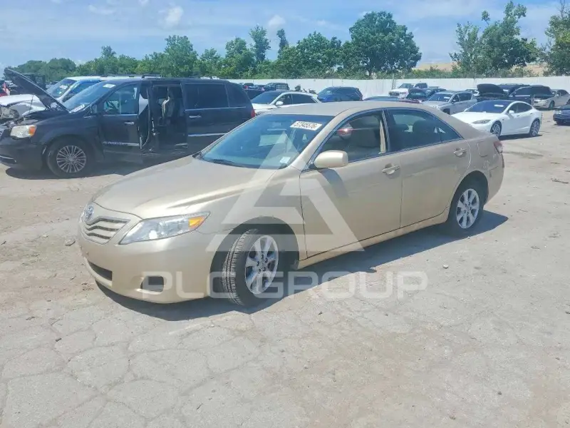 2011 Toyota CAMRY фото