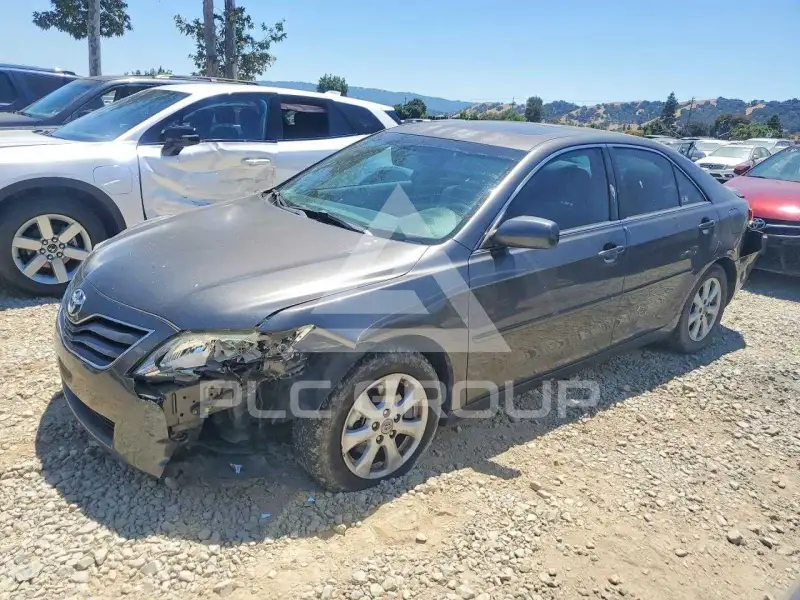 2011 Toyota CAMRY фото