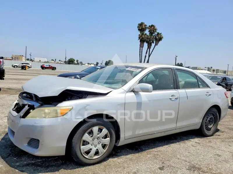 2011 Toyota CAMRY фото