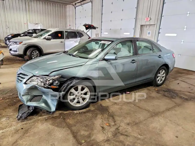2011 Toyota CAMRY фото
