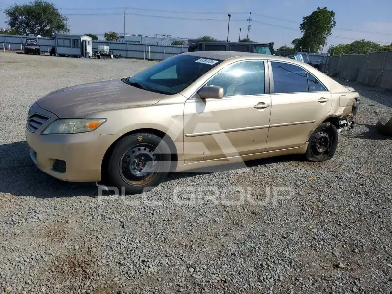 2011 Toyota CAMRY фото