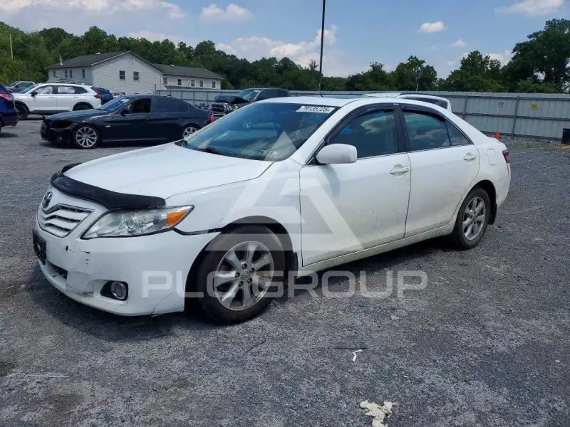 2011 Toyota CAMRY фото