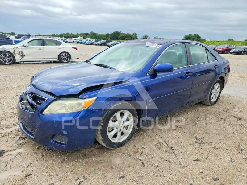 2011 Toyota CAMRY фото