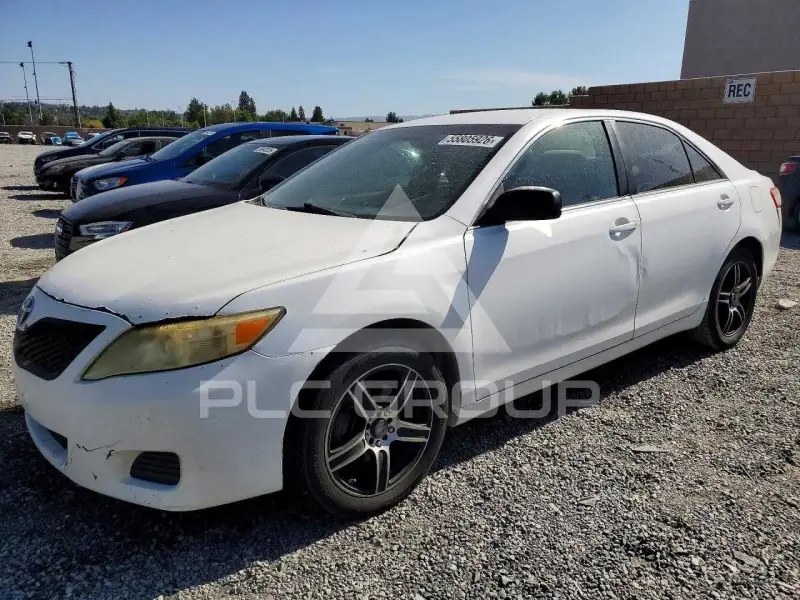 2011 Toyota CAMRY фото