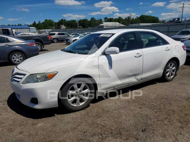 2011 Toyota CAMRY фото