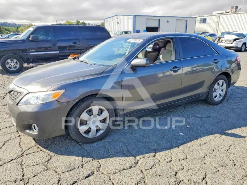2011 Toyota CAMRY photo