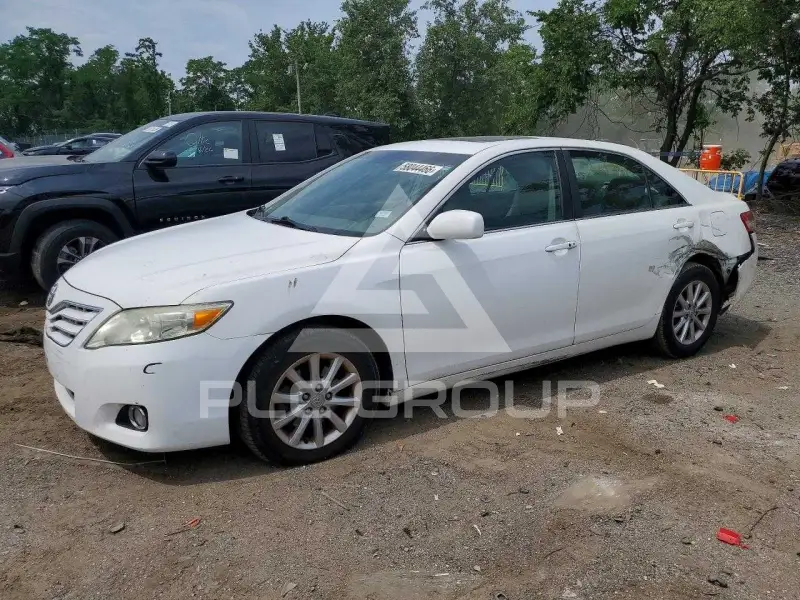 2011 Toyota CAMRY фото